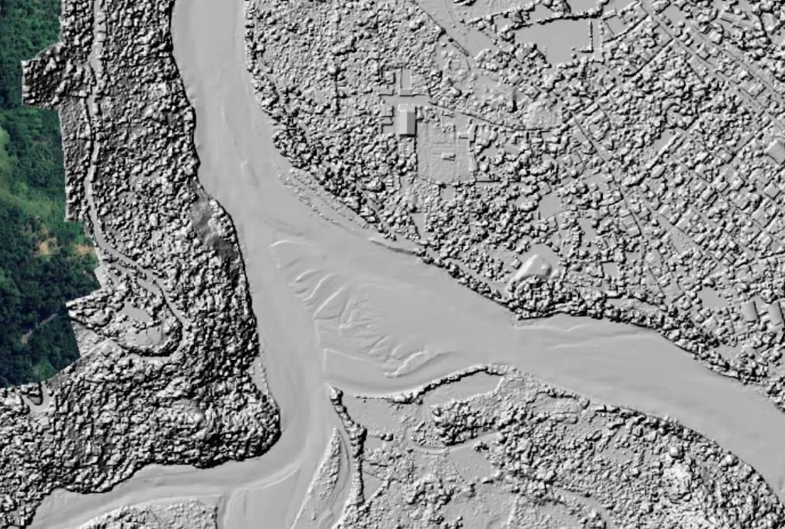 Modelo topobatimétrico con el lecho del río y la ciudad bien definidos